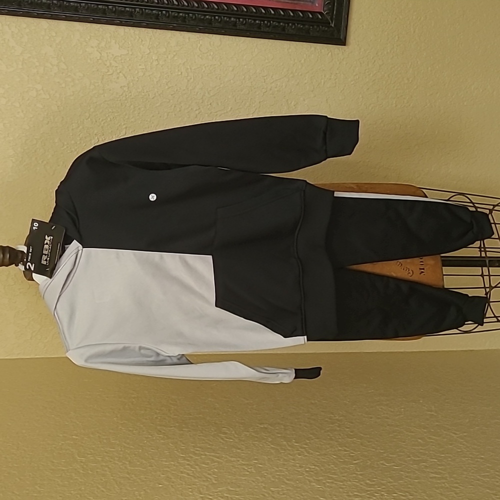 NWT BOYS RBX REEBOK RED WHITE AND BLUE HOODED SWEATSUIT SIZE 10